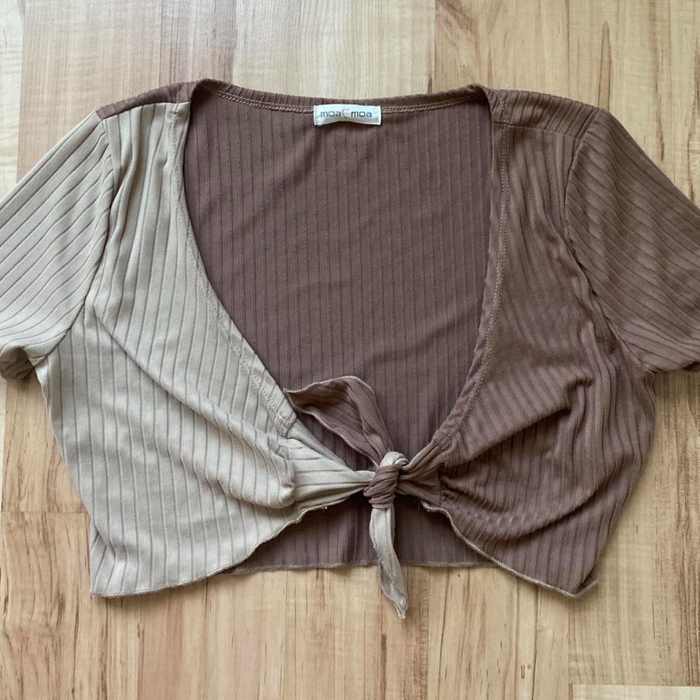 Brown two tone going out top